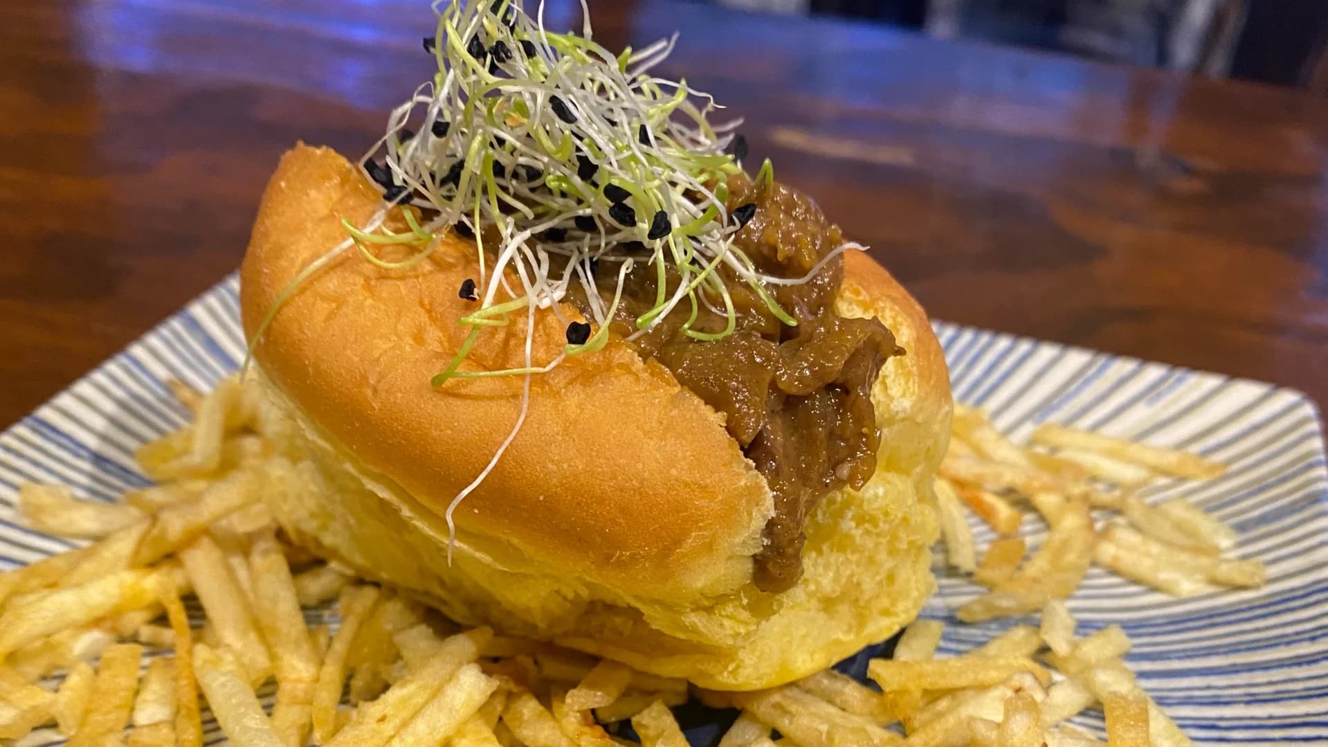 Brioche de carrillá al chocolate azteca